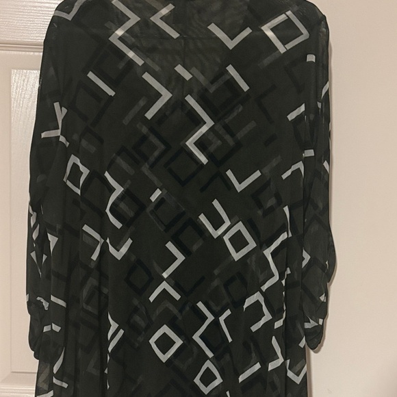 Geometric Pattern Sheer Blouse - Picture 2 of 4